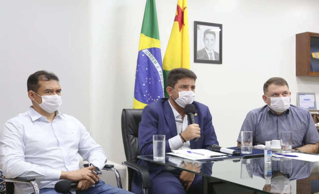 Gladson Cameli pede apoio do governo federal para solucionar crise migratória na fronteira Brasil-Peru